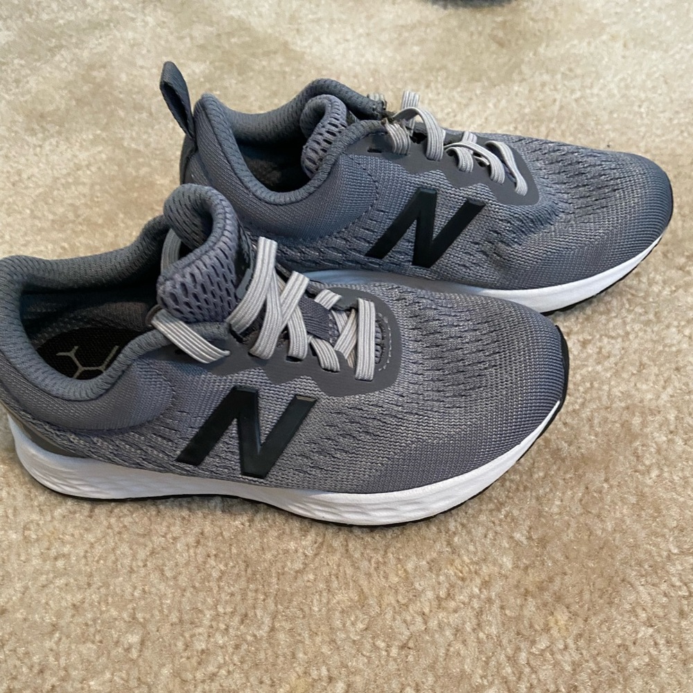 New Balance Sneakers- no laces